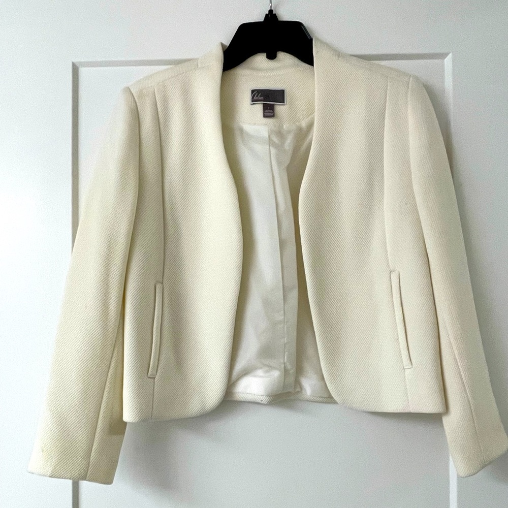COPY - Cream blazer with 3/4 of sleeve length.